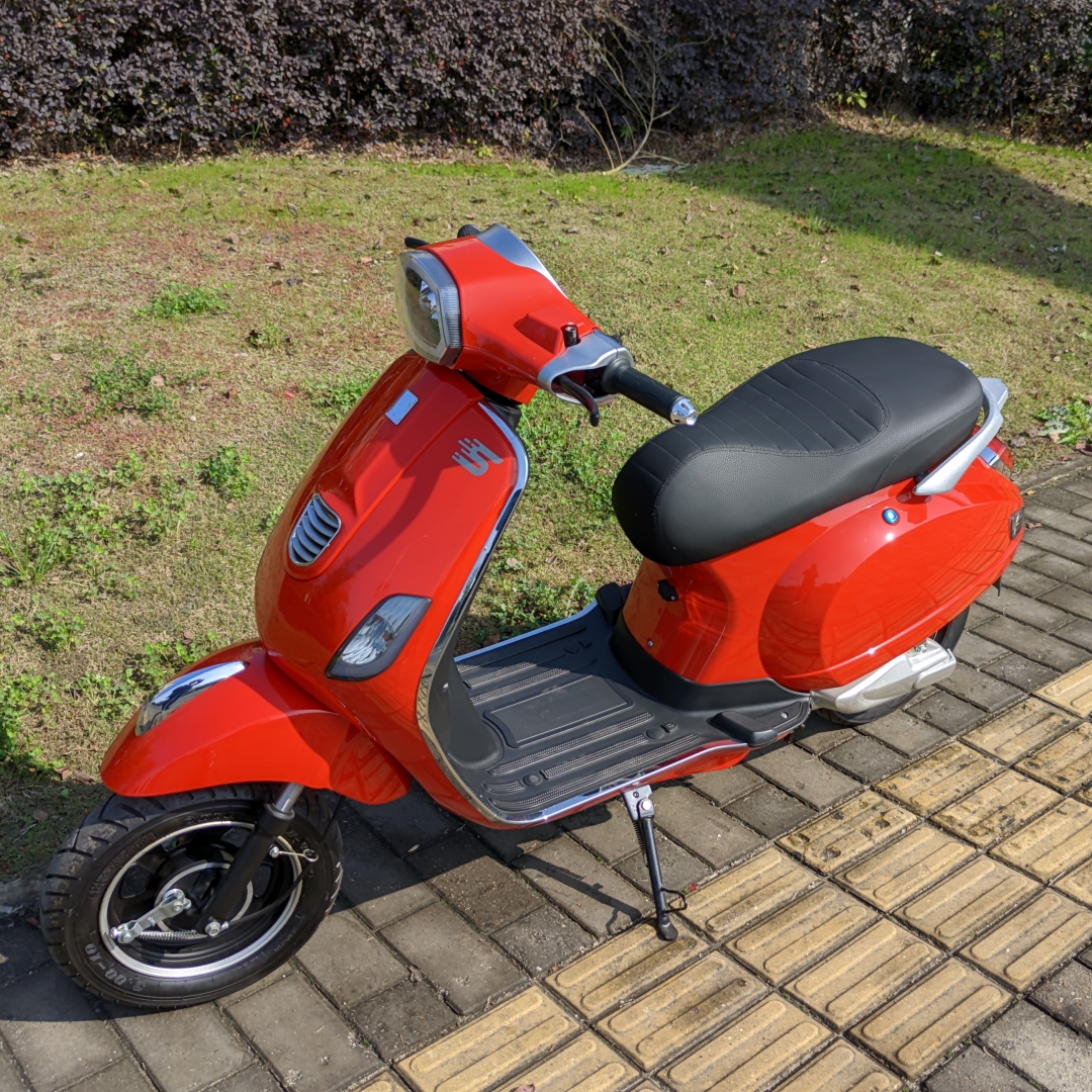 GacyCycle XL01 Vespa Style Adult Electric Moped Scooter Retro Desgin with Cheap Price for Sale